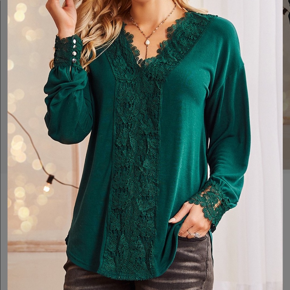 Green lace tunic with button sleeves